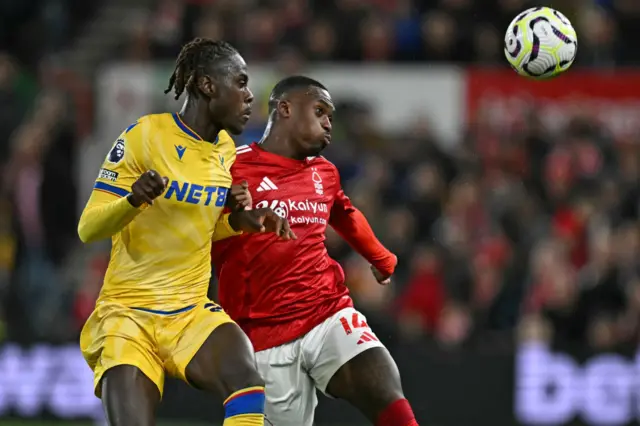 Hudson Odoi and Chalobah duel for the ball