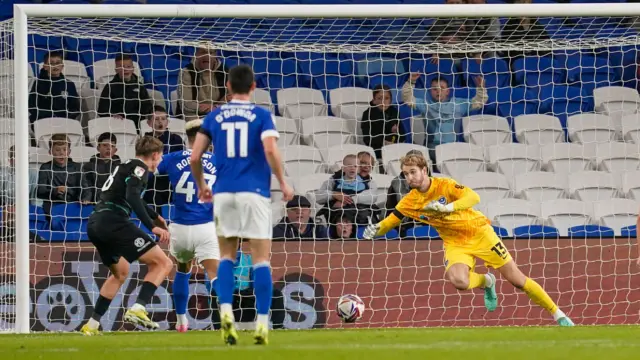 Callum Robinson scores for Cardiff