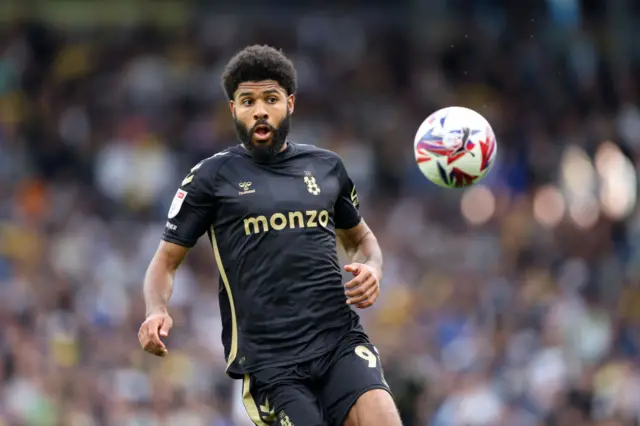 Ellis Simms controls the ball for Coventry City