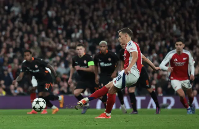 Arsenal's Leandro Trossard misses a penalty kick saved by Shakhtar Donetsk's Dmytro Riznyk