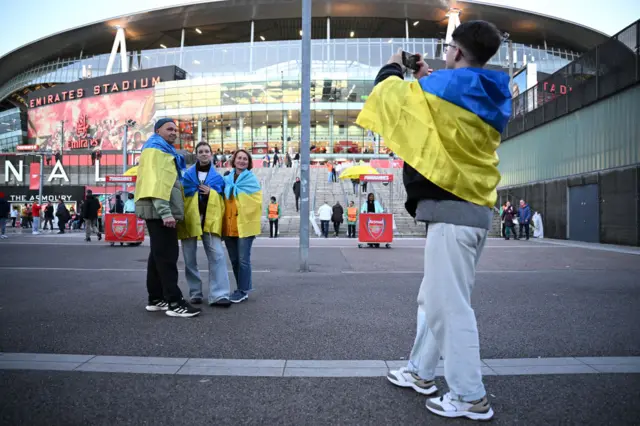 Shakhtar fans Emirates