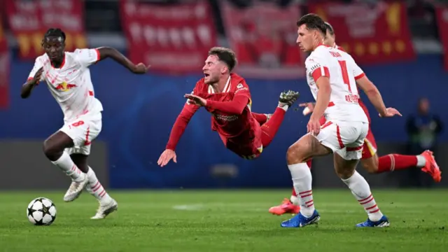 Alexis Mac Allister of Liverpool is challenged by Willi Orban of RB Leipzig