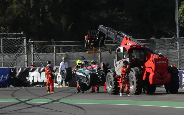 George Russell's car i taken away by the recovery truck