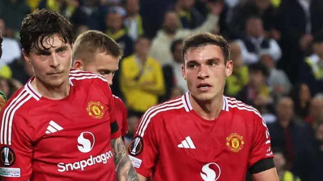 Victor Lindelof and Manuel Ugarte playing for Manchester United against Fenerbahce