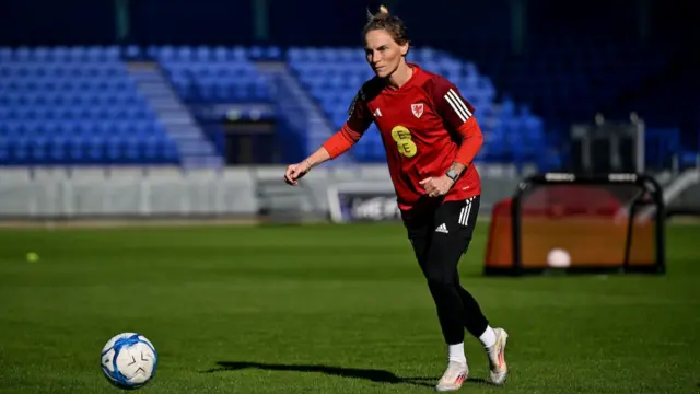 Jess Fishlock training in Slovakia