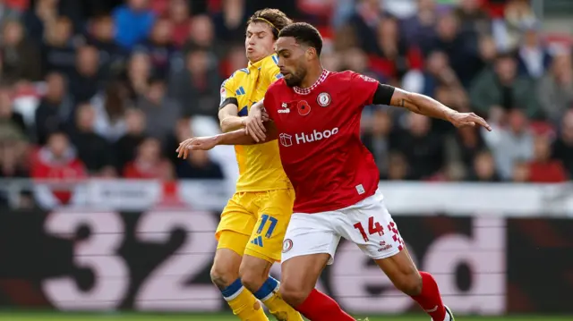 Zak Vyner of Bristol City and Brenden Aaronson of Leeds United compete for the ball