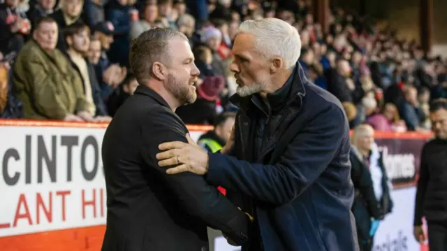 Aberdeen manager Jimmy Thelin and Dundee United manager Jim Goodwin during a William Hill Premiership match between Aberdeen and Dundee United at Pittodrie Stadium, on October 26, 2024, in Aberdeen, Scotland. (Photo by Craig Williamson / SNS Group)