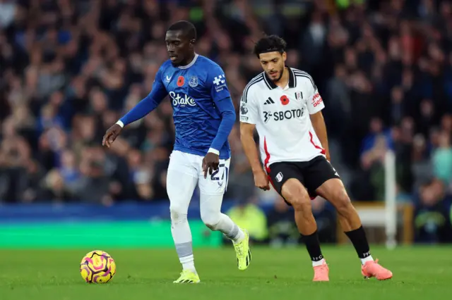 Idrisssa Gueye runs through midfield