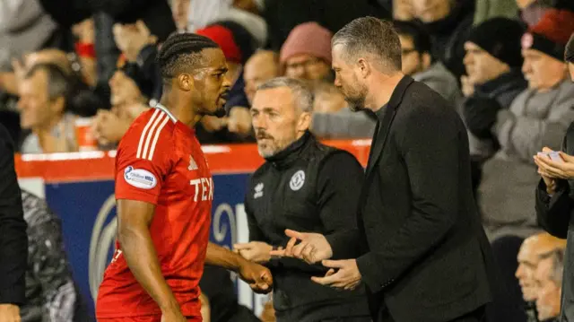 ABERDEEN, SCOTLAND - OCTOBER 26: Aberdeen manager Jimmy Thelin and Aberdeen's Luis Lopes during a William Hill Premiership match between Aberdeen and Dundee United at Pittodrie Stadium, on October 26, 2024, in Aberdeen, Scotland. (Photo by Craig Williamson / SNS Group)