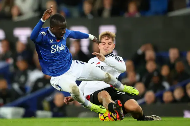 Smith Rowe jumps into a duel with Gueye