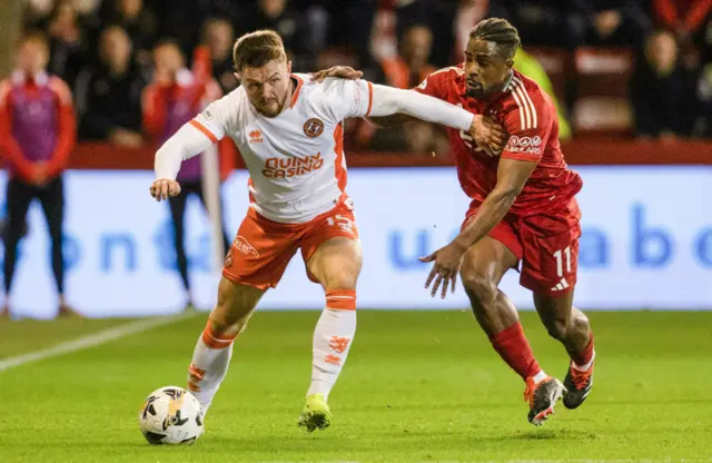 ABERDEEN, SCOTLAND - OCTOBER 26: Aberdeen's Luis Lopes and Dundee United's Glenn Middleton in action during a William Hill Premiership match between Aberdeen and Dundee United at Pittodrie Stadium, on October 26, 2024, in Aberdeen, Scotland. (Photo by Alan Harvey / SNS Group)