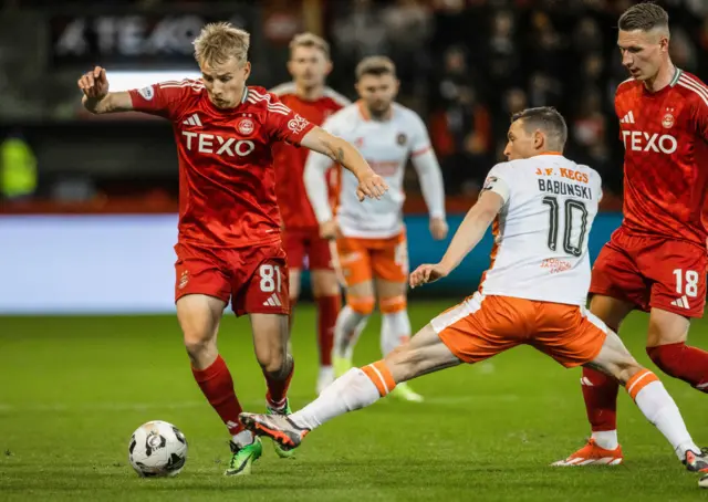 ABERDEEN, SCOTLAND - OCTOBER 26: Aberdeen's Topi Keskinen and Dundee United's David Babunksi in action during a William Hill Premiership match between Aberdeen and Dundee United at Pittodrie Stadium, on October 26, 2024, in Aberdeen, Scotland. (Photo by Alan Harvey / SNS Group)