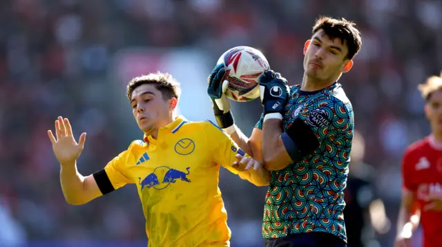 Dan James of Leeds United bumps into Max O'Leary the Bristol City goalkeeper