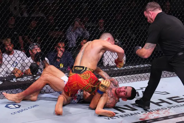 Ilia Topuria stops Max Holloway