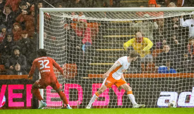 ABERDEEN, SCOTLAND - OCTOBER 26: Aberdeen's Peter Ambrose scores to make it 1-0 during a William Hill Premiership match between Aberdeen and Dundee United at Pittodrie Stadium, on October 26, 2024, in Aberdeen, Scotland. (Photo by Alan Harvey / SNS Group)