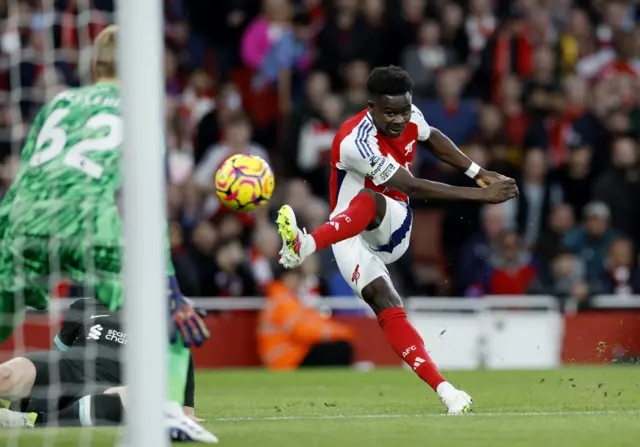 Saka smashes the ball into the back of the net