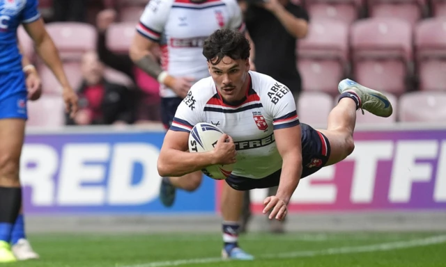 Herbie Farnworth scores a try