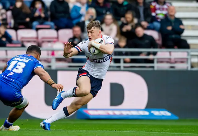 Harry Newman evades Samoa's John Asiata.