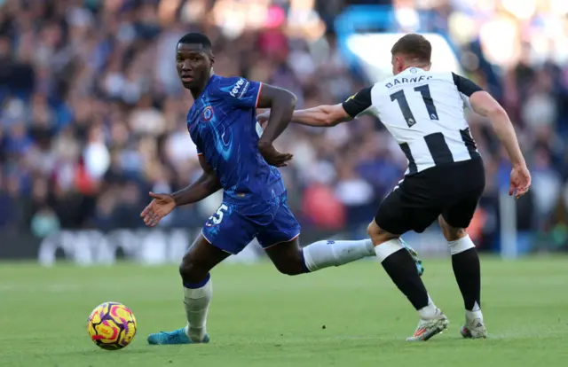 Caicedo dribbles away from Barnes