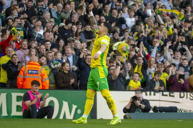 Borja Sainz celebrates