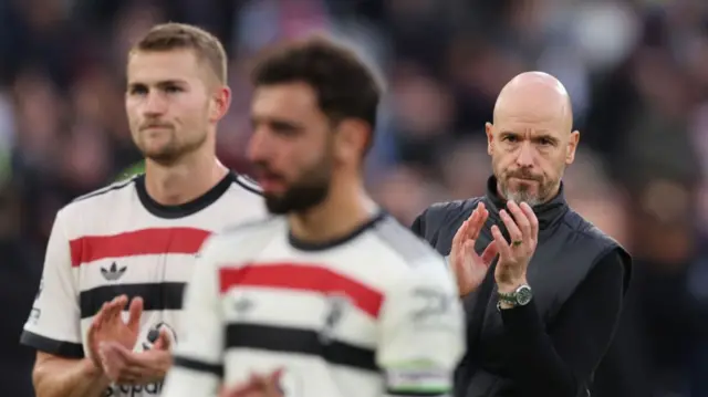 Erik ten Hag applauds Manchester United fans