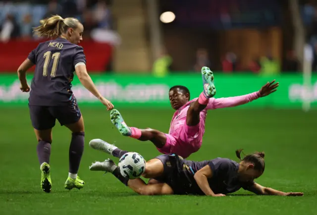 Lebohang Ramalepe of South Africa is tackled by Maya Le Tissier