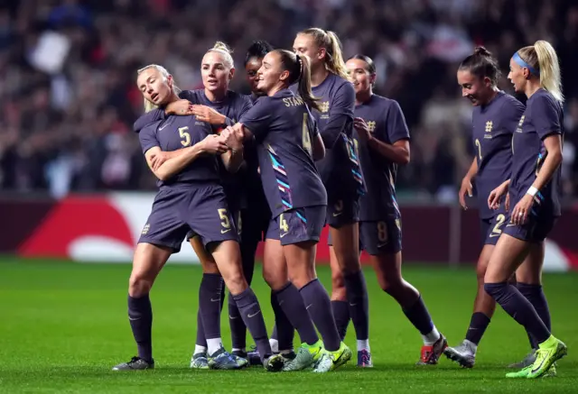 England players celebrating with Leah Williamson