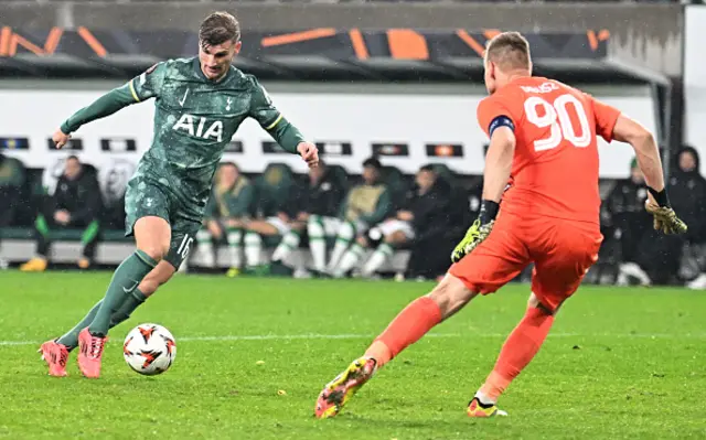 Timo Wernerand Ferencváros' Hungarian goalkeeper Denes Disbusz