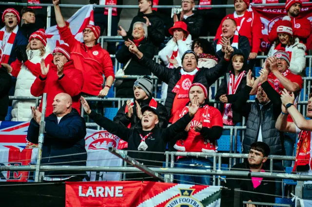 \larne fans