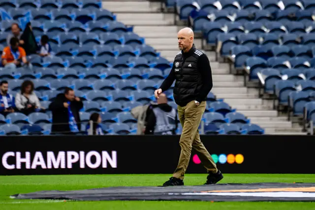 Erik ten Hag, Manager of Manchester United inspects the pitch