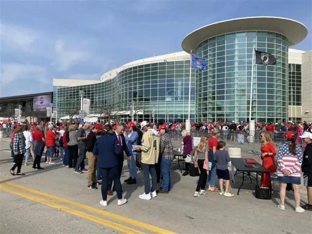 Trump supporters gather in Green Bay