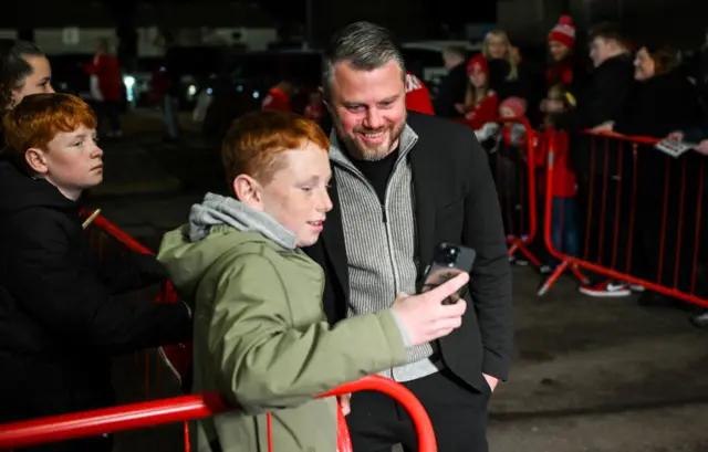 Aberdeen manager Jimmy Thelin posing for a quick photo