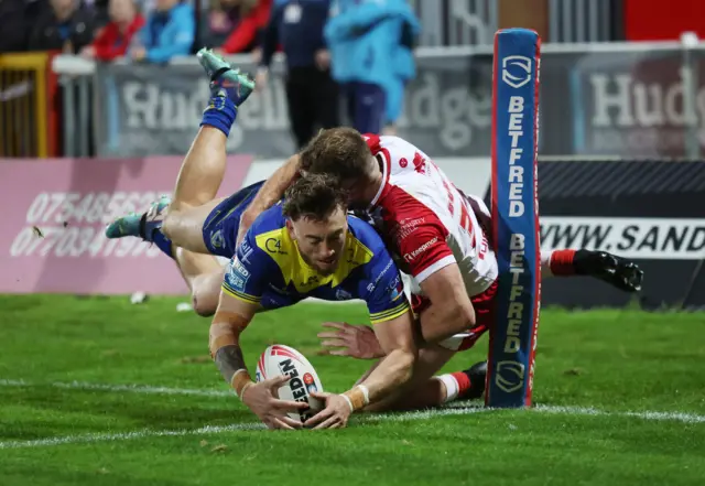 Matty Ashton scores a try