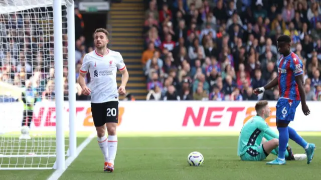 Diogo Jota of Liverpool celebrates scoring his team's first goal during the Premier League match between Crystal Palace FC and Liverpool FC at Selhurst Park on October 05, 2024 in London, England.