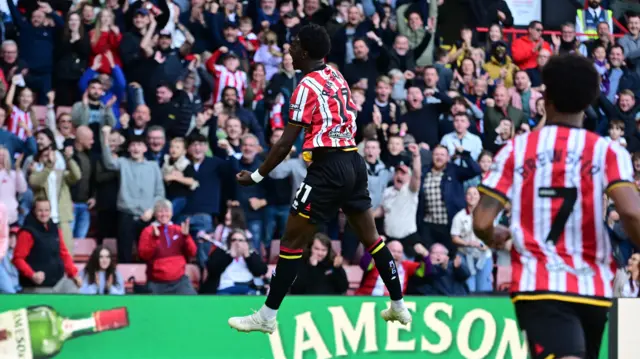 Jesurun Rak-Sakyi of Sheffield United scores the opening goal 1-0 and celebrates