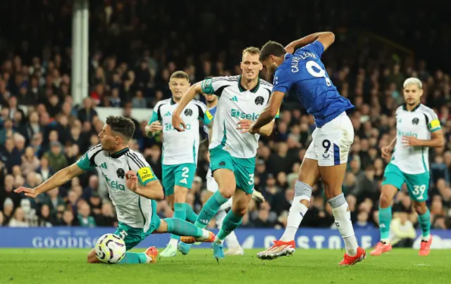 Dominic Calvert-Lewin of Everton shoots under pressure