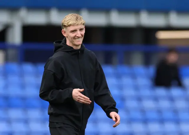 Newcastle United's Anthony Gordon on the pitch before the match