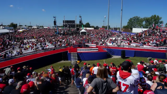 Crowds wait for Trump