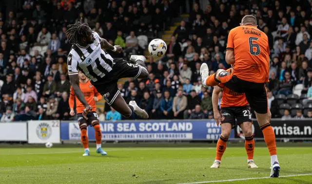 St Mirren's Richard Taylor has a shot blocked by Dundee United's Ross Graham