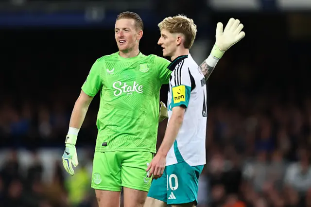 Jordan Pickford of Everton and Anthony Gordon