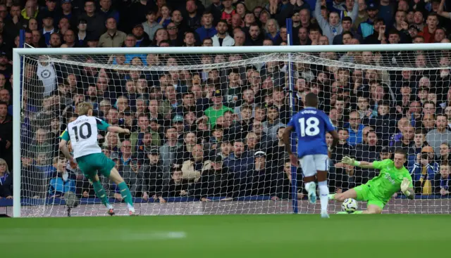 verton's Jordan Pickford saves a penalty kick from Newcastle United's Anthony Gordon