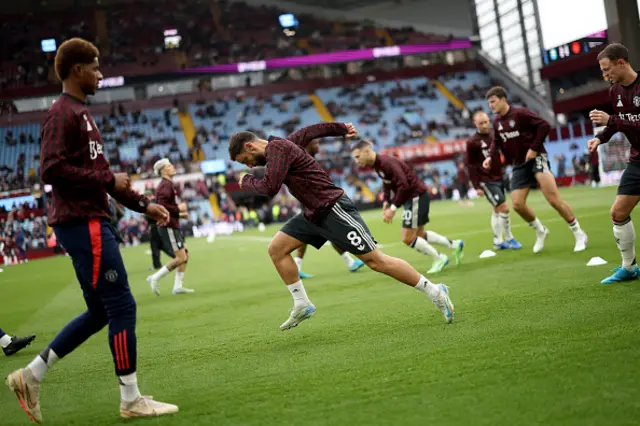 Bruno Fernandes of Manchester United warms up