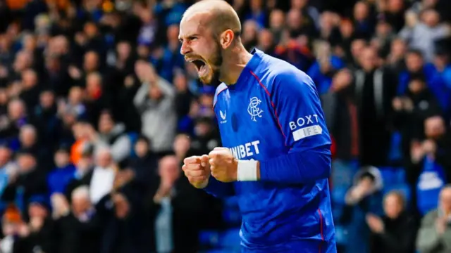 HT: Rangers 1-0 St Johnstone