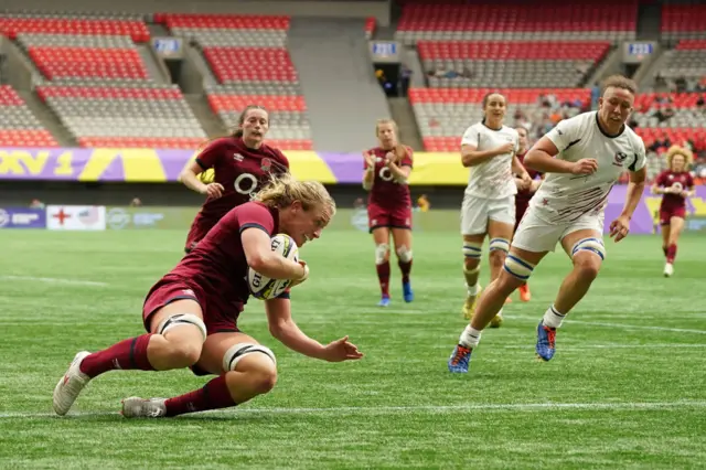 England women score a try