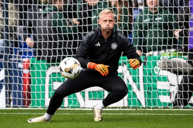 Kasper Schmeichel warming up