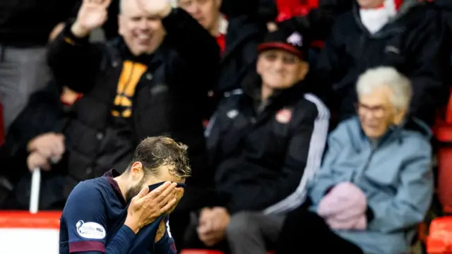 Jorge Grant trudges off to the delight of a watching Aberdeen fan