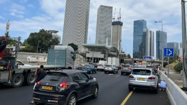 Cars stopped on the Ayalon Highway in Tel Aviv