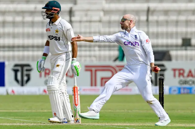 Jack Leach bowls