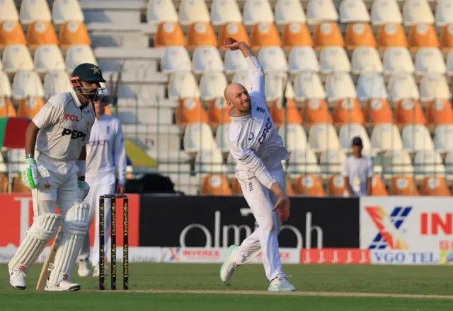 Jack Leach bowls