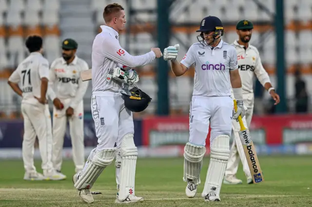 Zak Crawley and Joe Root